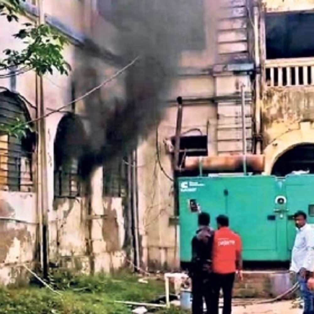 पीएमसीएच : शॉर्ट सर्किट से एक ही दिन दो विभागों में आग लगी