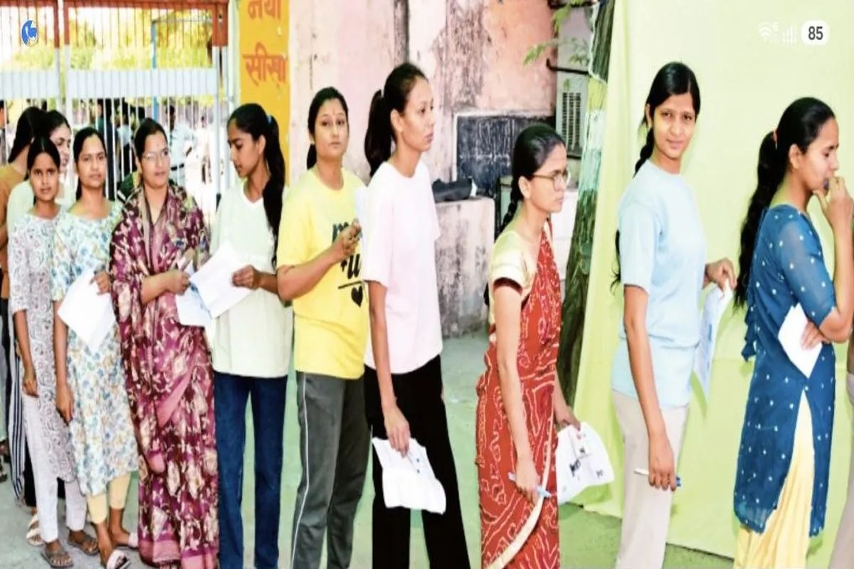 एसआई भर्ती परीक्षा में जूते-चुन्नी और गहने उतरवाए, 1 मिनट की देरी पर भी नो एंट्री