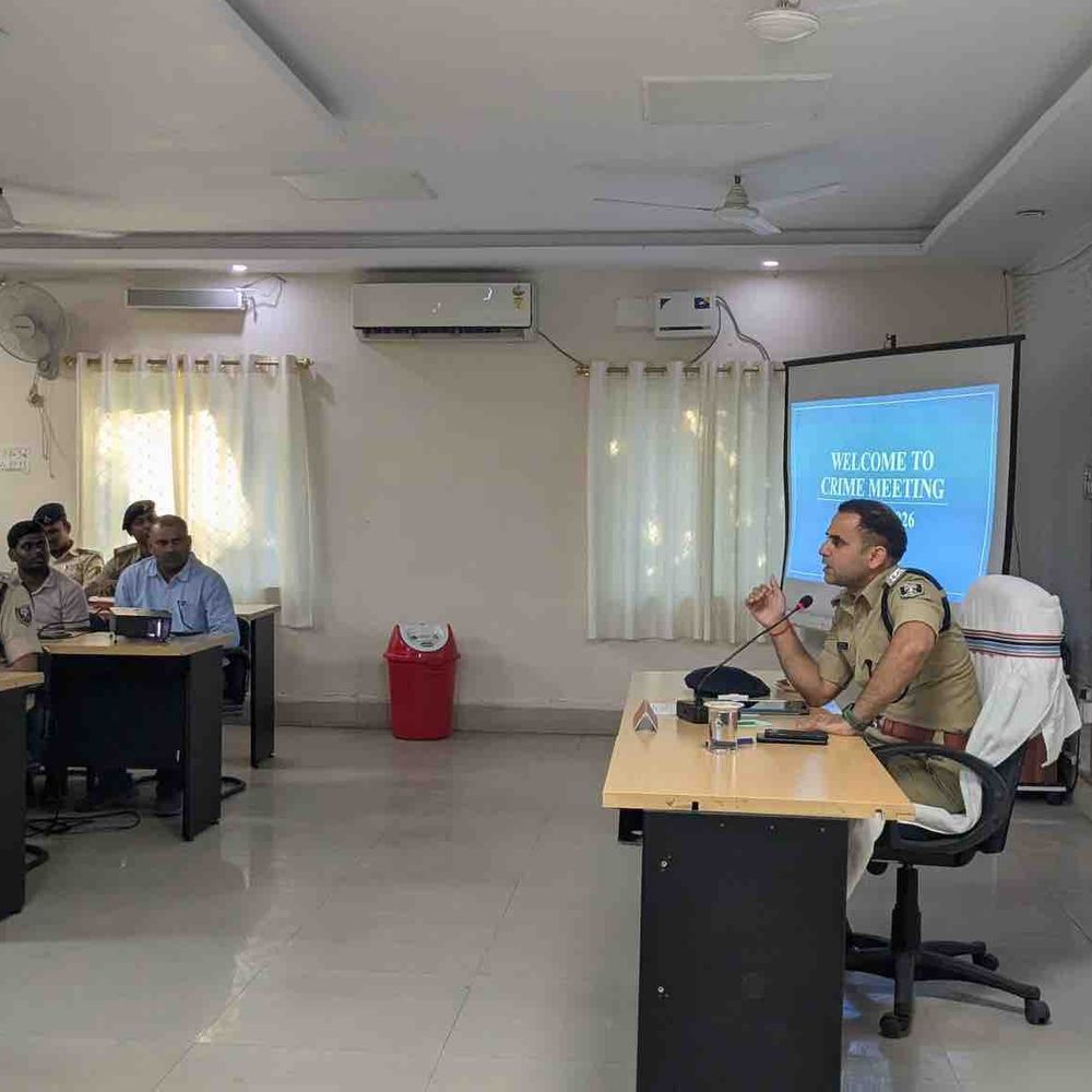 नवादा एसपी ने की क्राइम मीटिंग:लंबित मामलों की समीक्षा की, अपराध नियंत्रण को लेकर पुलिस कर्मियों को आवश्यक दिशा निर्देश दिए