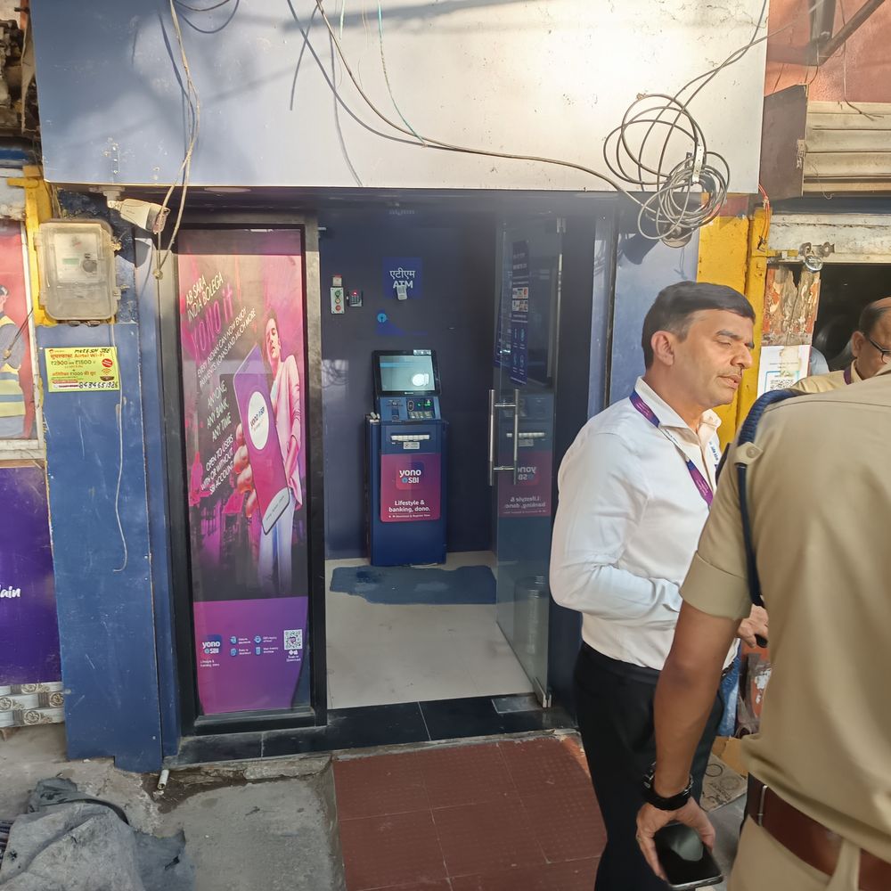 जहानाबाद में साइबर फ्रॉड, अकाउंट से 4.82 लाख रुपये उड़ाए:ATM कार्ड मशीन में फंसा, अज्ञात युवक ने इंजीनियर भेजने का झांसा दिया