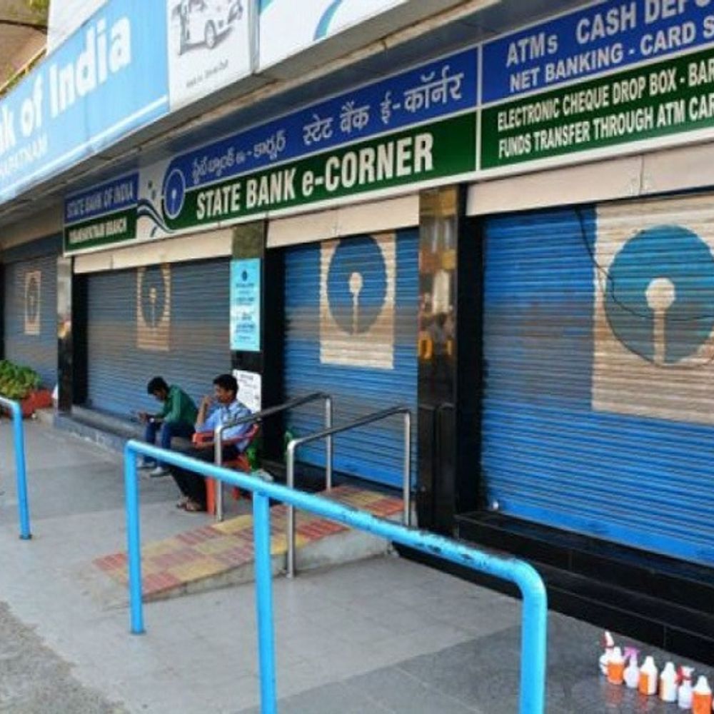 मई में 12 दिन बैंकों में काम नहीं होगा:5 रविवार और 2 शनिवार के अलावा अलग-अलग जगहों पर 5 दिन बैंक बंद रहेंगे