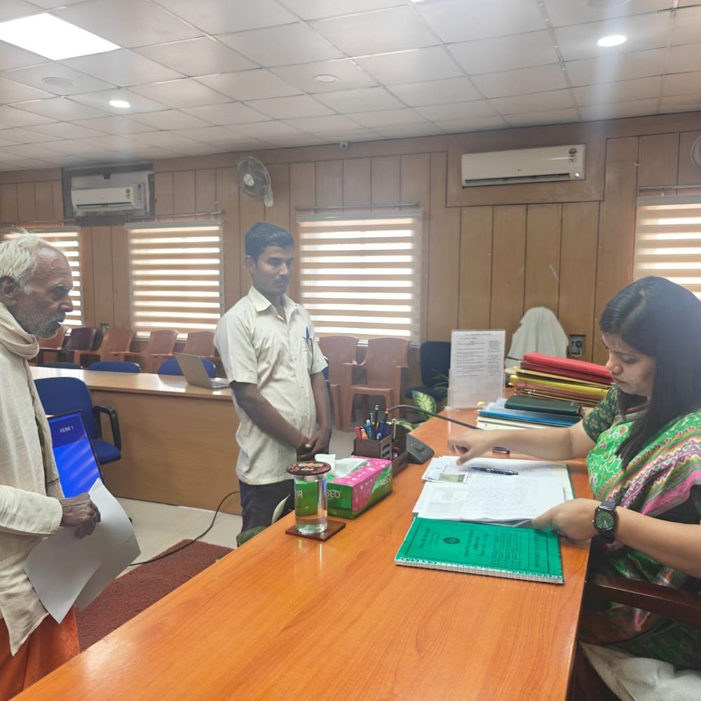 शिवहर डीएम ने सुनी 22 फरियादियों की शिकायत:समस्याओं के त्वरित समाधान के लिए विभागों को निर्देश दिया