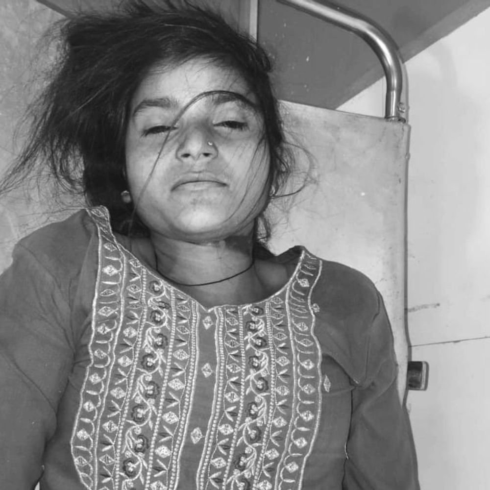 चित्रकूट के लालापुर में युवती ने फांसी लगाकर की आत्महत्या:नानी के घर रह रही थी, पुलिस ने जांच शुरू की