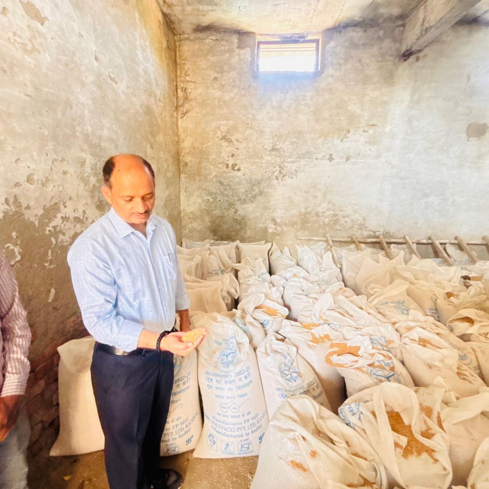 कन्नौज में गेहूं खरीद केंद्रों पर मिलीं कई अनियमितताएं:डीएम ने जताई नाराजगी, किसानों को तत्काल भुगतान के निर्देश