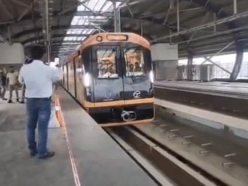 पटना मेट्रो के प्रायोरिटी कॉरिडोर का सिविल वर्क हुआ पूरा:ISBT स्टेशन-पटना डिपो की बीच लॉन्च हुआ आखिरी यू-गर्डर, एलिवेटेड ट्रैक का ढांचा तैयार