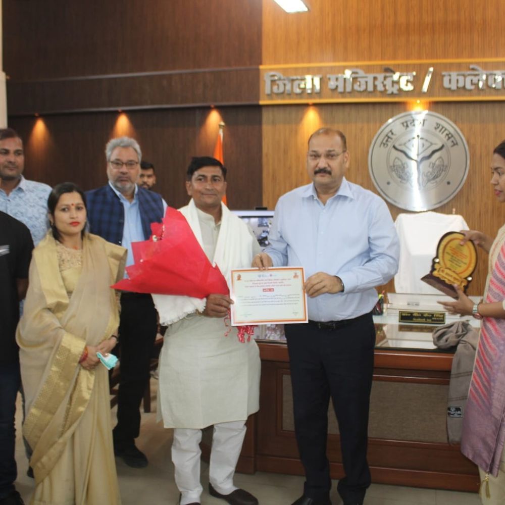 पीएम ने ‘मन की बात’ में की सराहना:मेरठ के अरुण कुमार को जिलाधिकारी ने किया सम्मानित