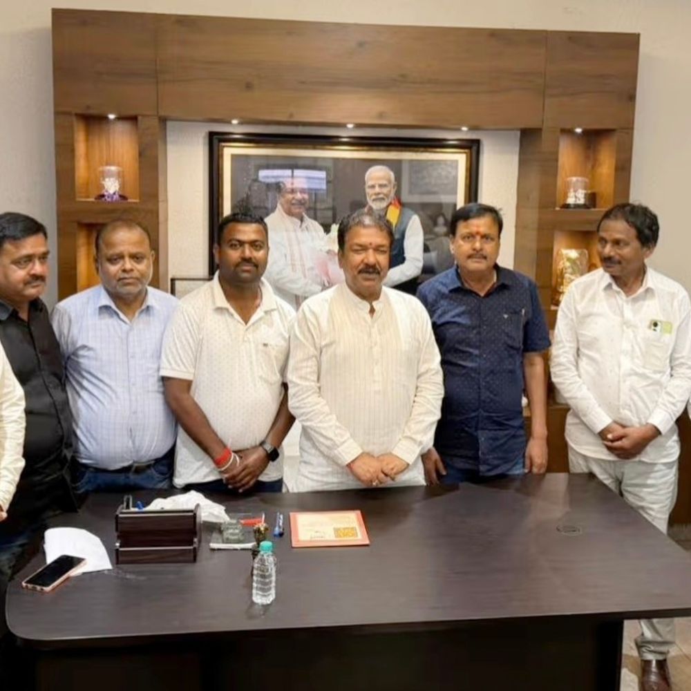 भाजपा नेताओं ने डॉ. दिलीप जायसवाल से मुलाकात किया:अलताबाड़ी-झुनकी मुशहरा को बाढ़ प्रभावित सूची में शामिल करने की मांग