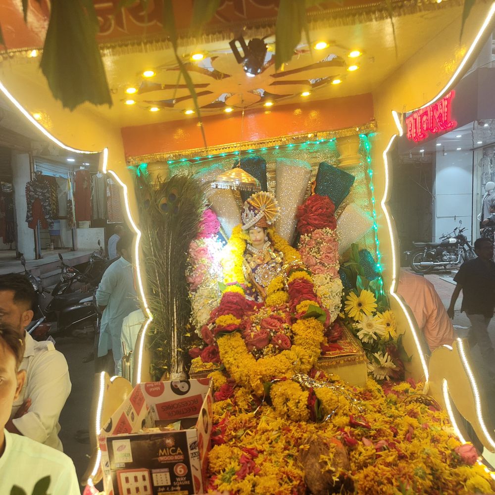 बड़वानी में हनुमान प्रकटोत्सव पर पालकी यात्रा:शहर में भक्त भजनों पर झूमे, कल कई जगह भंडारे, बजरंगबली का पूजन