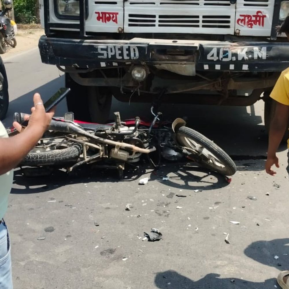 ट्रक ने बाइक को टक्कर मारी, युवक की मौत:प्रतियोगी परीक्षाओं की तैयारी कर रहा था, काम से सलेमपुर जा रहा था