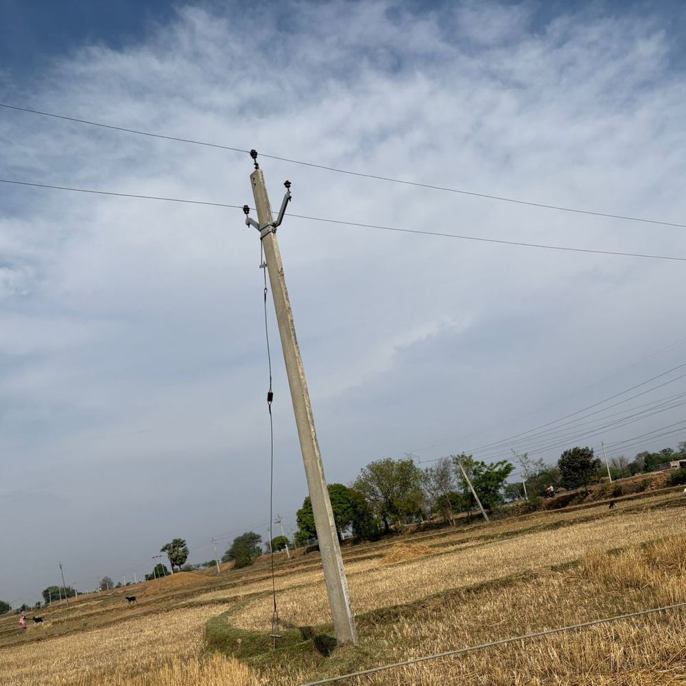 12 वर्षीय बालक की करंट लगने से मौत:जमुई में शौच जाते समय हुआ हादसा, लटकती तार की चपेट में आया