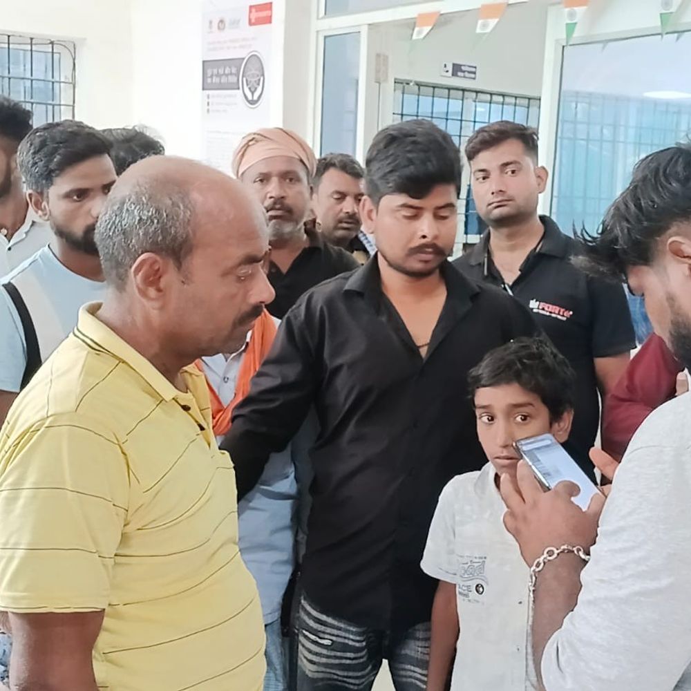 सीवान में शादी के कार्ड बांटने निकले दूल्हे की मौत:तिलक से दो दिन पहले सड़क हादसे में गई जान,घर में उत्सव का माहौल