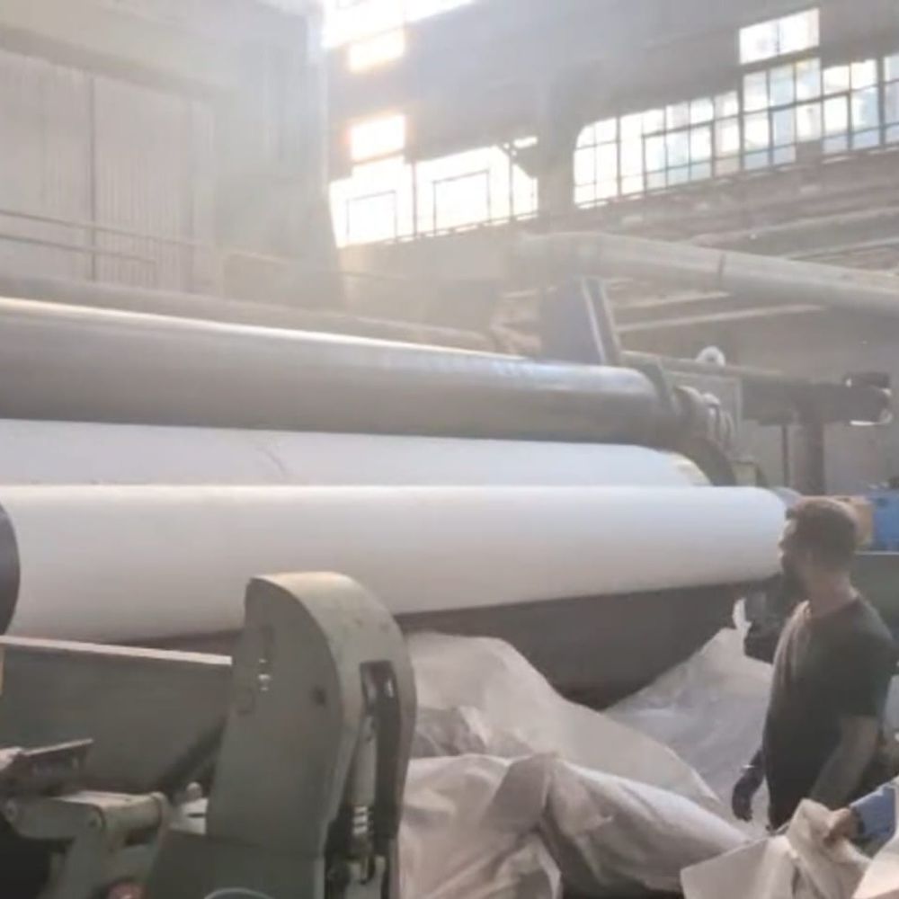 469 करोड़ से संवरी नेपा मिल में उत्पादन शुरू:बुरहानपुर में मिल की मशीन नंबर 1 चालू; दूसरी भी जल्द होगी शुरू