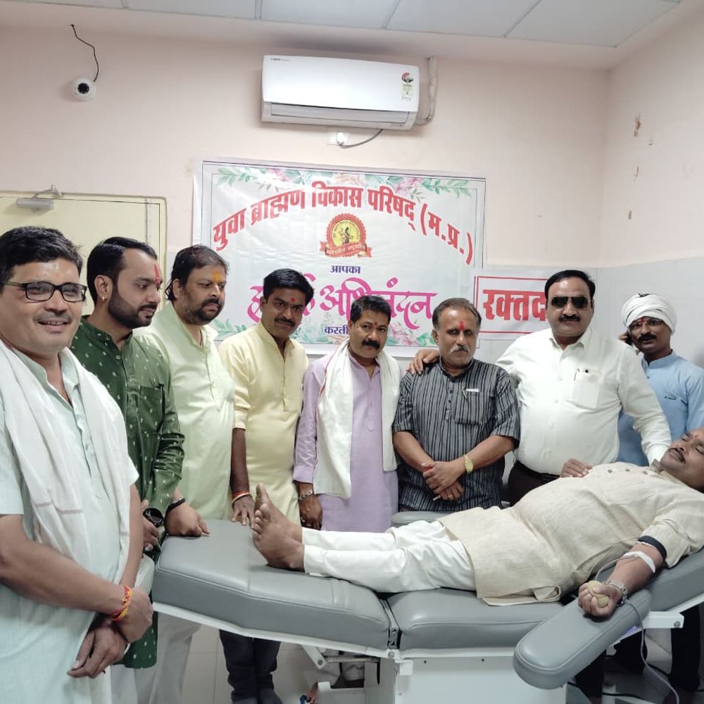 मेडिकल कॉलेज ब्लड बैंक में रक्तदान शिविर