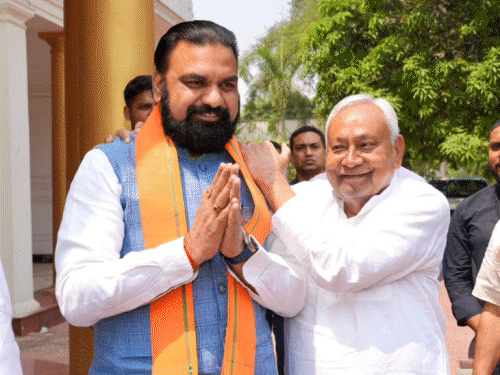 सीएम सम्राट आज सीनियर अधिकारियों के साथ करेंगे बैठक:योजनाओं की करेंगे समीक्षा, जनता दरबार में लोगों की समस्याएं भी सुनेंगे