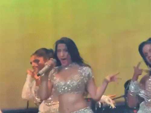 लुधियाना में नोरा फतेही ने लगाए ठुमके:कॉकटेल पार्टी में देख लोग बेकाबू हुए; ‘ओह मामा तेतेमा’ जैसे गानों पर साथ में डांस किया