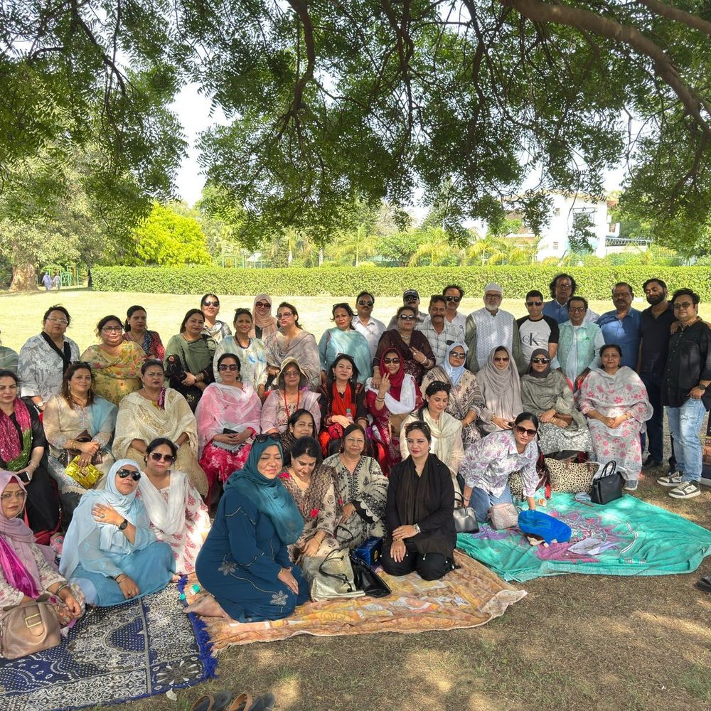 लखनऊ में पिकनिक बनी मेल-मिलाप की मिसाल:100 से ज्यादा लोग जुटे, घर के खाने और खेलों ने बांधा समां