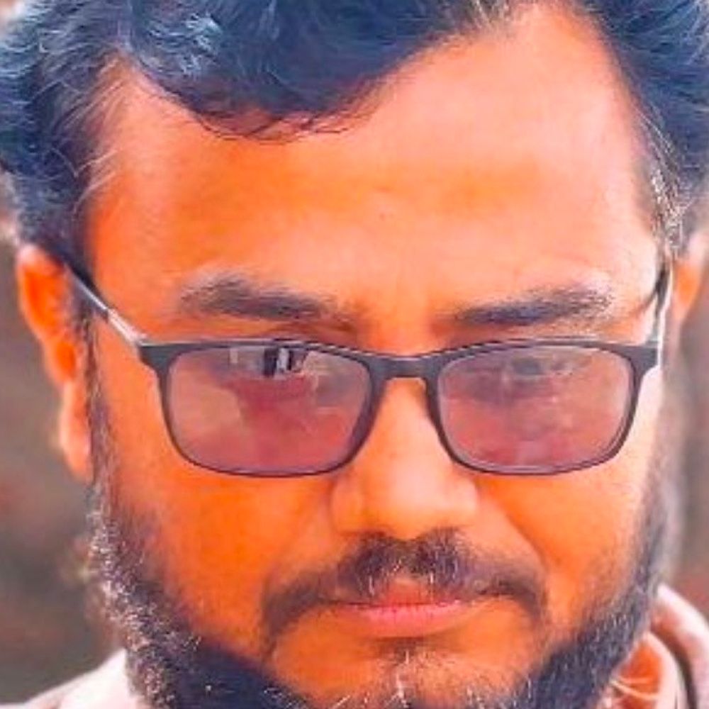 आजमगढ़ में ट्रक ने कार को मारी टक्कर, मौत:हादसे में युवक के दोनों पैर कटे, बिहार के रहने वाले थे दोनों