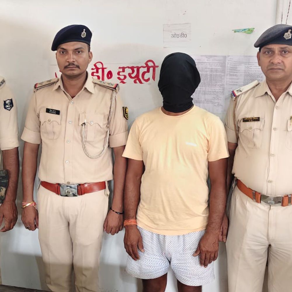 मरांची पुलिस ने दो कुख्यात अपराधी दबोचे:हत्या के प्रयास का आरोपी और 15 साल से फरार डकैत गिरफ्तार