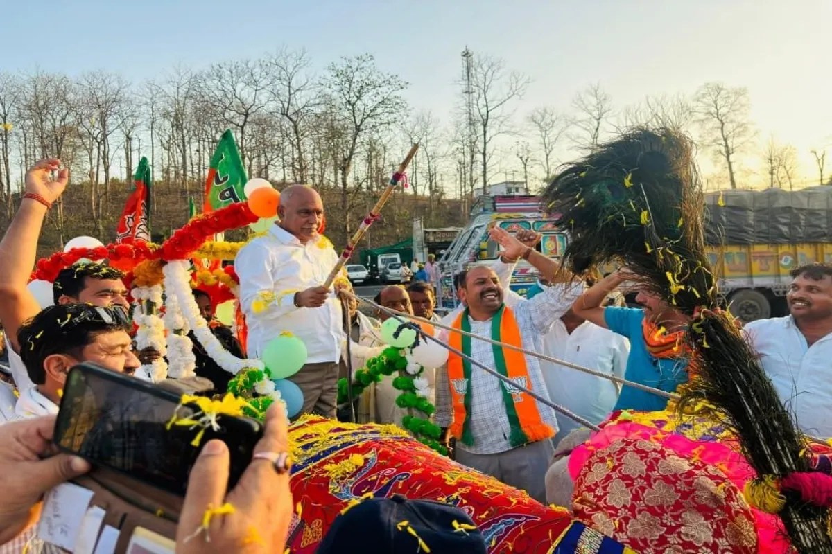 *”गांव – बस्ती चलो अभियान” के तहत बैलगाड़ी से पहुंचे भाजपा प्रदेश अध्यक्ष हेमंत खंडेलवाल*