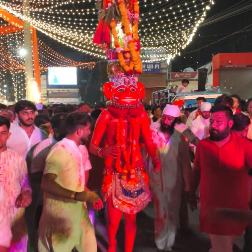 बालाघाट में हनुमान जयंती पर निकली शोभायात्रा:साधक मोहित सोनी ने 40 किलो वजनी हनुमान स्वरूप धारण किया; 40 दिनों तक तपस्या की