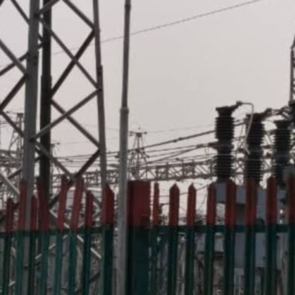 जौनपुर में बिजली आपूर्ति दावों से कम:ग्रामीण क्षेत्रों में 10-12 घंटे, शहर में 20 घंटे मिल रही बिजली