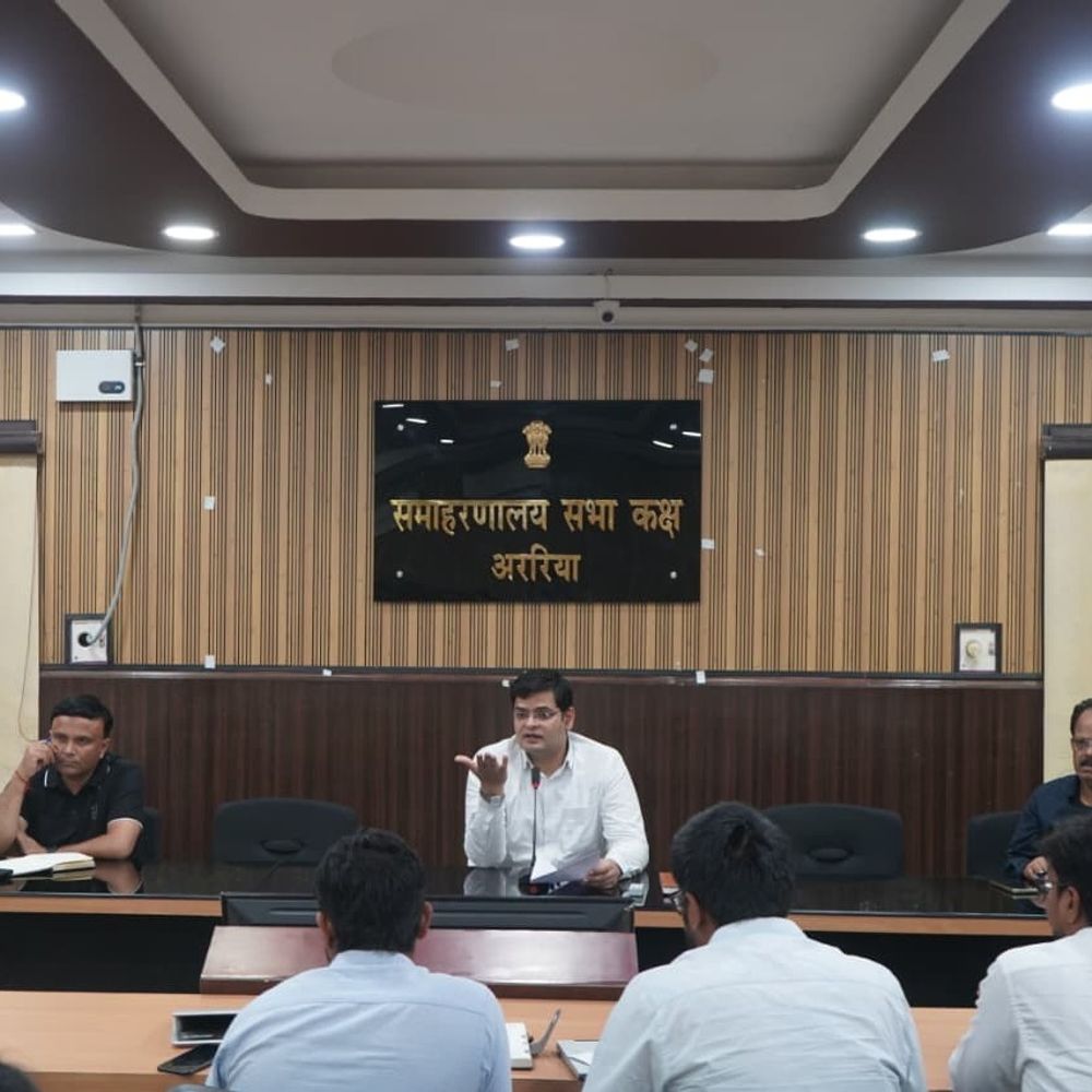 अररिया में होम डिलीवरी से मिले LPG सिलेंडर- DM:बोले- कंज्यूमर को असुविधा न हो, एजेंसियां पारदर्शीता सुनिश्चित करें