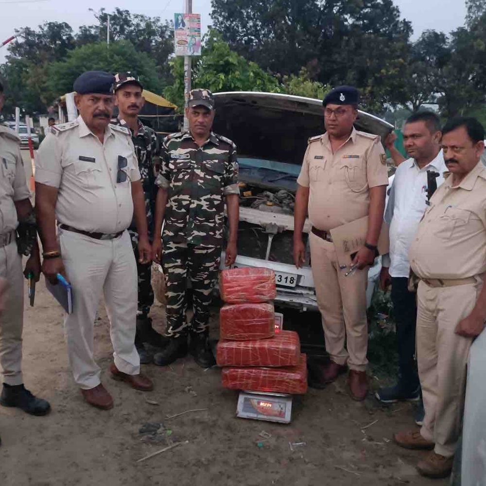 मोतिहारी में कार से 30.5 KG गांजा बरामद:भारत-नेपाल बॉर्डर पर झरोखर पुलिस और SSB की कार्रवाई