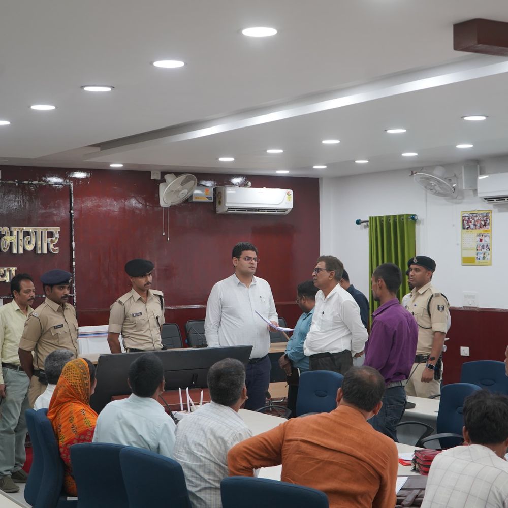 जनता दरबार में 60 शिकायतों की सुनवाई:अररिया में DM ने तुरंत समाधान के दिए निर्देश