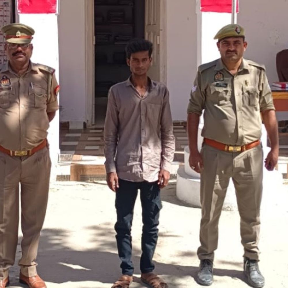 दहेज हत्या मामले में वांछित आरोपी गिरफ्तार:बलरामपुर पुलिस ने की कार्रवाई, काफी समय से चल रहा था फरार