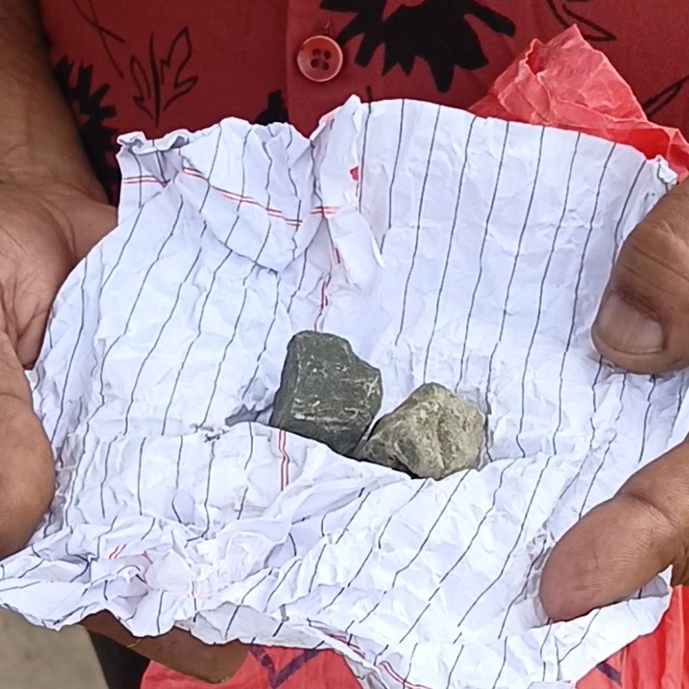 बेतिया में खुद को पुलिस बताकर लाखों के जेवर ठगे:पत्नी को कॉलेज छोड़कर लौट रहे व्यक्ति को बनाया निशाना