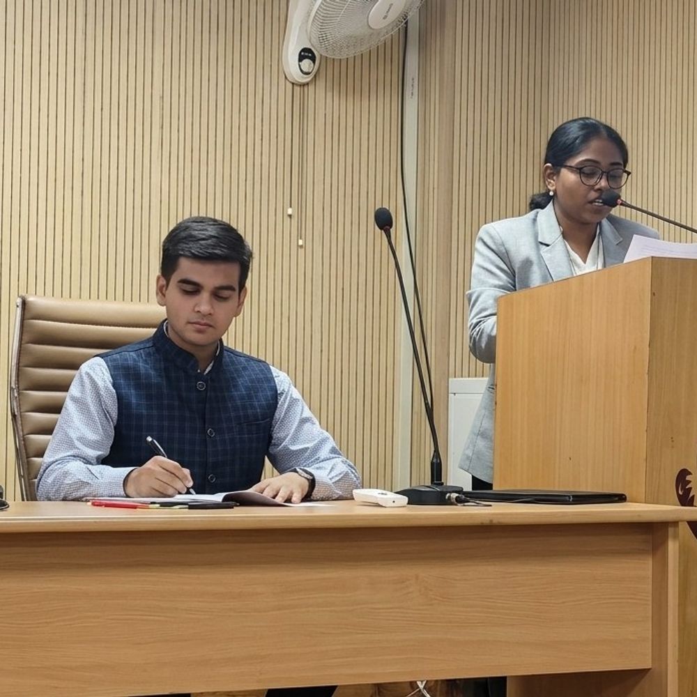 लखनऊ विवि में ‘बेंच अंडर लेंस’ कार्यक्रम:2026 के बहुचर्चित संवैधानिक वाद-विवाद में 65 छात्र शामिल