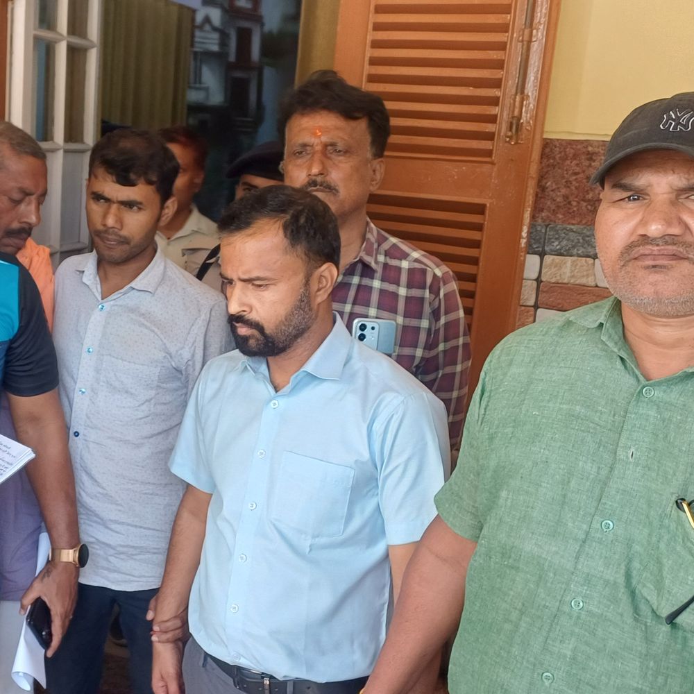 मुंगेर में पेशकार 1.70 लाख रिश्वत लेते गिरफ्तार:निगरानी की ट्रैप कार्रवाई, 5 करोड़ जमीन विवाद से जुड़ा मामला, पूछताछ जारी