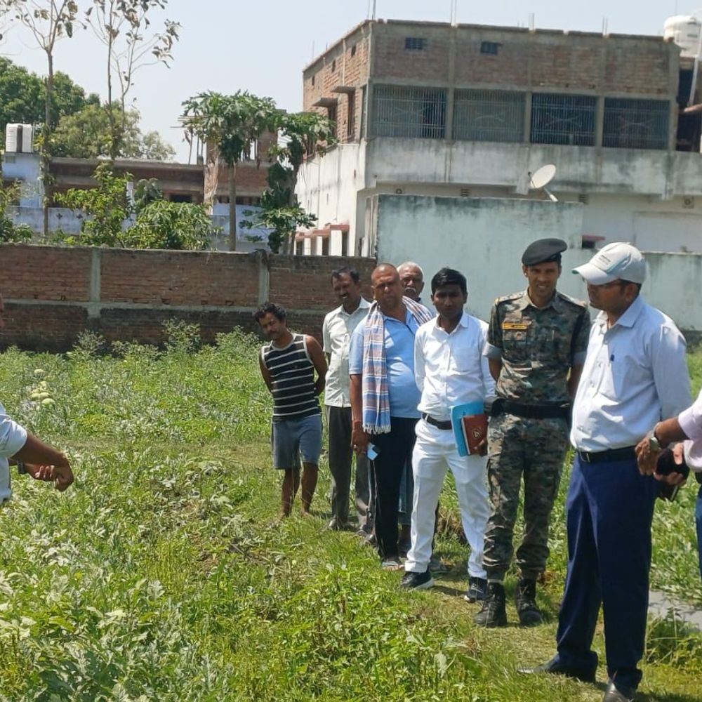 बांका में ‘खेत एक फसल अनेक’ मॉडल देखने पहुंचे अधिकारी:बोले-1 एकड़ भूमि से 3 से 4 लाख रुपये सालाना आय, किसानों के लिए बना प्रेरणा केंद्र