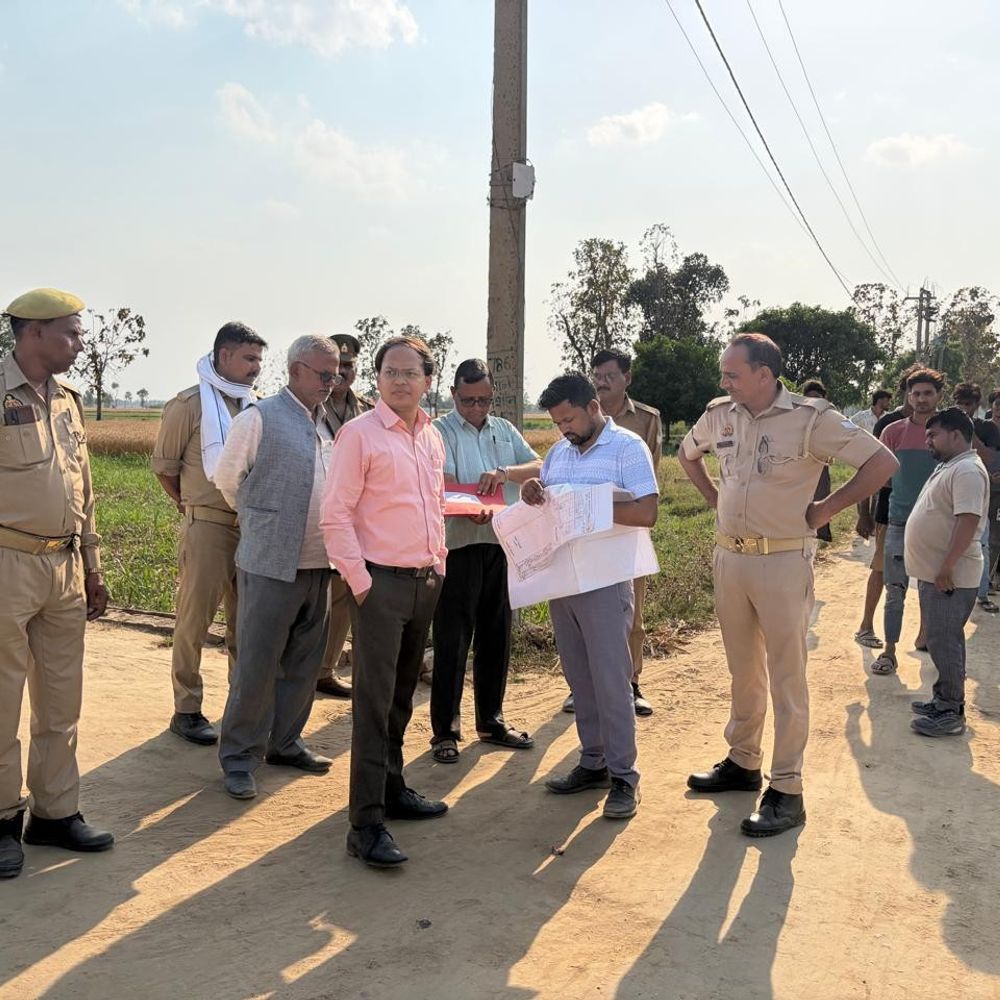 श्रावस्ती में 60 भूमि विवादों का मौके पर निस्तारण:राजस्व-पुलिस की संयुक्त टीम निकली, पहले ही दिन मिली सफलता