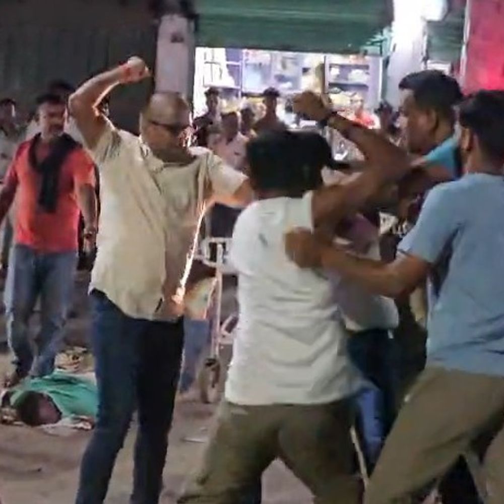 जमुई में 2 बाइक की टक्कर, एक की मौत:3 घायल सदर अस्पताल में भर्ती, आक्रोशित ग्रामीणों ने सड़क किया जाम