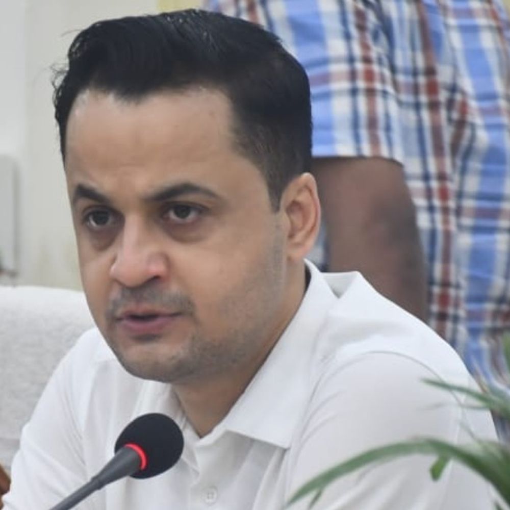 एजुकेशन क्वालिटी सुधारने स्कूल अब 2 शिफ्ट में चलेंगे:मधुबनी में DM आनंद शर्मा ने दिया निर्देश, 27 अप्रैल से लागू होगी व्यवस्था