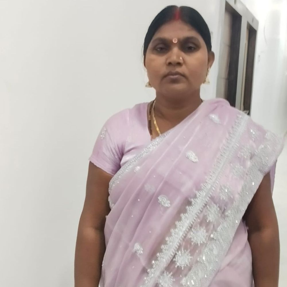 नवादा में रोड एक्सीडेंट में महिला की मौत:तेज रफ्तार अज्ञात गाड़ी ने मारी टक्कर, 5 बच्चों की थी मां