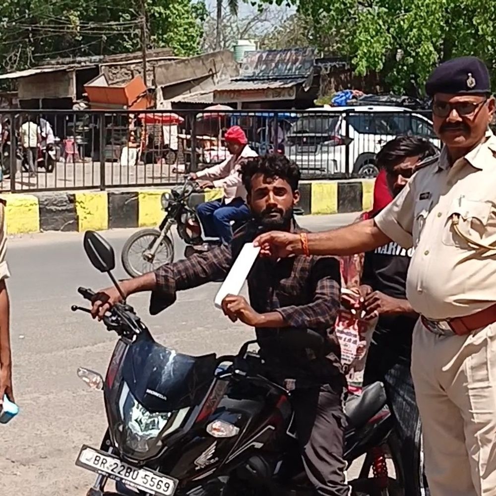 बेतिया में 24 घंटे में 21 अरेस्ट, भेजा जेल:गांजा-चरस, शराब बरामद; वाहन जांच में 1.77 लाख जुर्माना वसूला