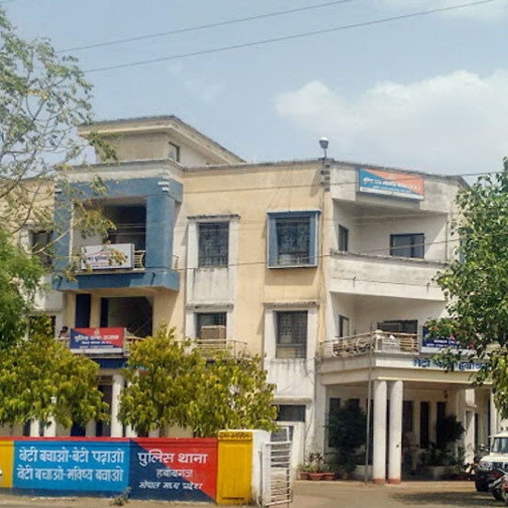 भोपाल में रिटायर्ड कर्नल के बंगले में घुसा नकाबपोश:पढ़ाई कर रहे बेटे ने पकड़ा, मारपीट कर भागा आरोपी; पुलिस जांच में जुटी