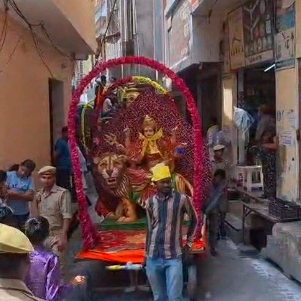 बहजोई में भगवान परशुराम जयंती पर शोभायात्रा निकली:दर्जनों झांकियों के साथ, नगर में दिखा भक्तिमय माहौल