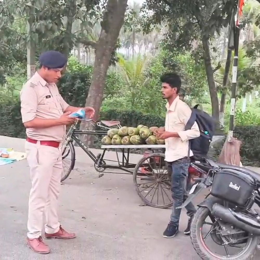 मधेपुरा में ट्रैफिक नियम उल्लंघन पर 5.74 लाख जुर्माना:4 दिन में 305 गाड़ियों पर कार्रवाई, 22 ब्लैक फिल्म वाहनों से 11 हजार वसूले