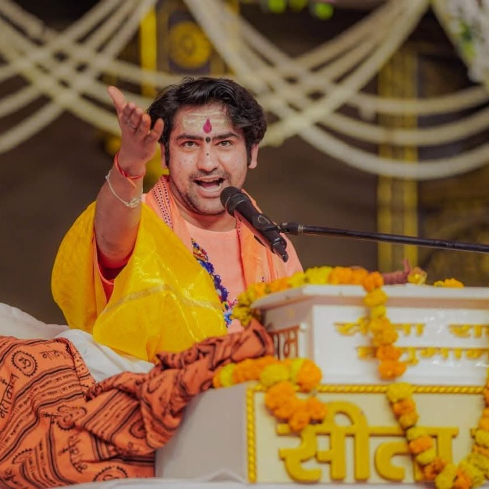 बागेश्वर बाबा बोले-नक्कटा तू अपनी कंपनी लाहौर में खोल ले:लेंसकार्ट के तिलक-मंगलसूत्र’ पाबंदी पर भड़के; कहा-बेटा! गड़बड़ हो गए हो तुम, अभी मौका है सुधर जाओ