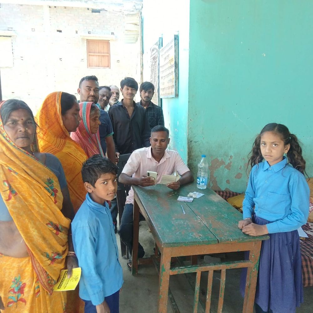 शिवहर में आयुष्मान कार्ड बनाने का काम तेज:स्पेशल कैंप में ग्रामीणों की भीड़, 25 कार्ड बनाए जा रहे हर दिन