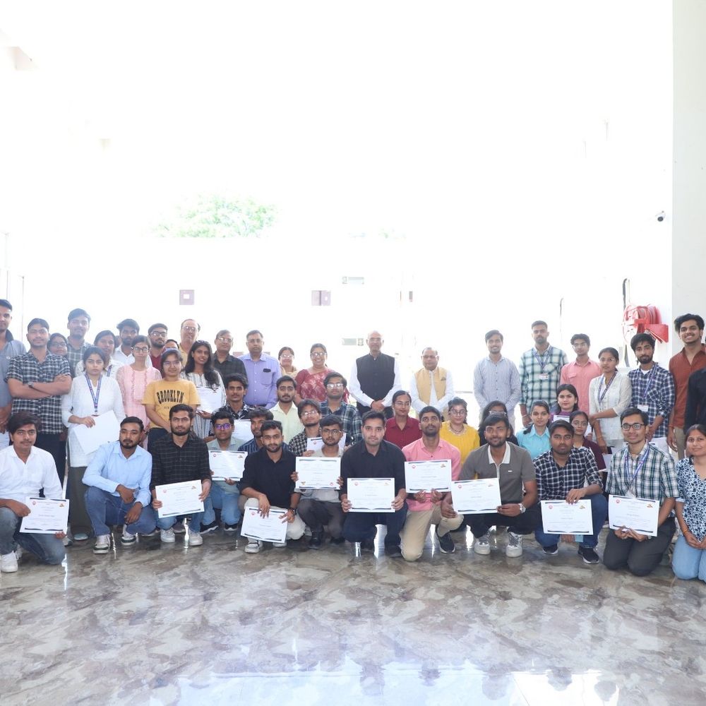 एक साथ 175 छात्रों ने फहराया परचम:नेट, गेट और आईआईटी जैम में चमके CSJMU के छात्र