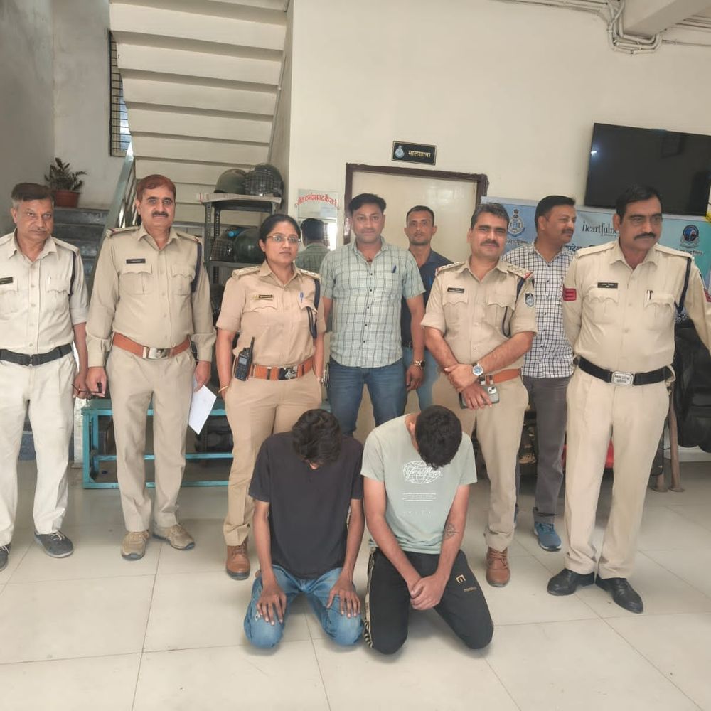 आगर रोड हत्याकांड में तीन आरोपी गिरफ्तार, जुलूस निकाला:लिफ्ट मांगने को लेकर विवाद में युवक की हत्या, 4 घंटे में हुआ था खुलासा