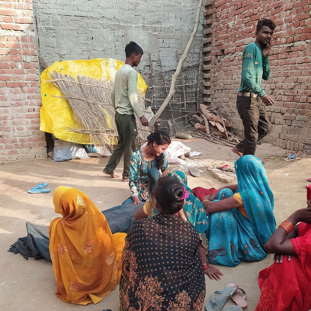 शाहजहांपुर में व्यक्ति ने फांसी लगाकर दी जान:बेटी की शादी के बाद कर्ज से था परेशान, नदी के किनारे जंगल में मिला शव