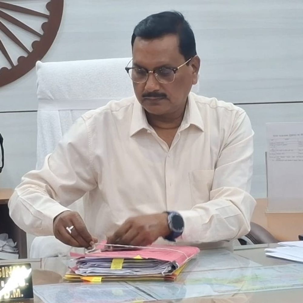 CO-इनामी बदमाश बातचीत का दो साल पुराना ऑडियो वायरल:डीएम बोले-FIR दर्ज कर विभागीय कार्रवाई की तैयारी, सरकारी जमीन पर चर्चा