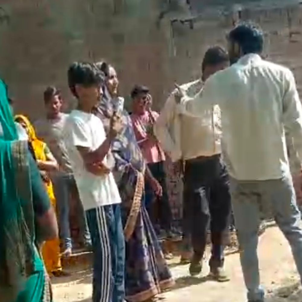 प्रतापगढ़ में नाली विवाद पर प्रधान-ग्रामीण में मारपीट:महिला घायल, ग्रामीणों ने चेतावनी दी आईजी से करेंगे शिकायत