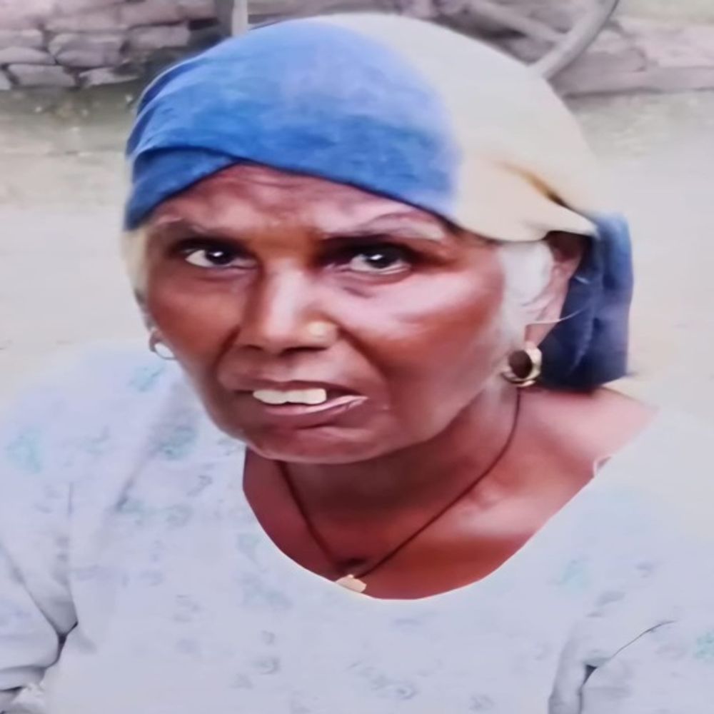 खेतों में संदिग्ध हालातों में बुजुर्ग महिला की मौत:करनाल में तूड़ी बनाते समय ट्रैक्टर की टक्कर से मौत की आशंका,चालक ट्रैक्टर छोड़कर फरार