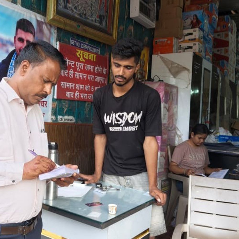 नपा ने सांवरिया फर्नीचर पर 5 हजार का जुर्माना लगाया:नीमच में सड़क तक सामान फैलाकर अतिक्रमण करने पर कार्रवाई